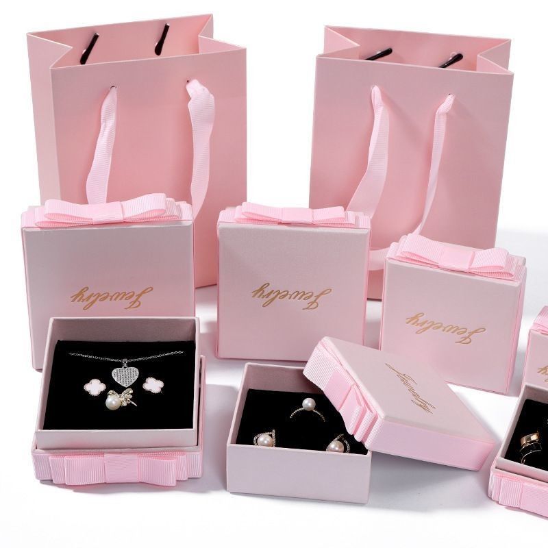 Różowa sztuczka na biżuterię Eco Friendly Hot Stamping Luxury Paper Packaging Box